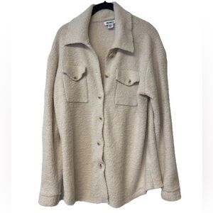 Cream Fleece Button Front Shacket Size M soft, layer. Cardigan, button up